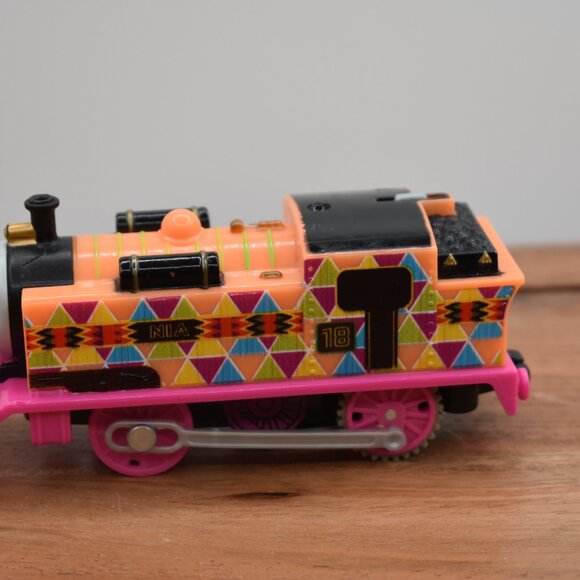 Nia 18 Hyper Glow in the Dark Neon Engine Motorized Engine Train Trackmaster - Picture 4 of 7